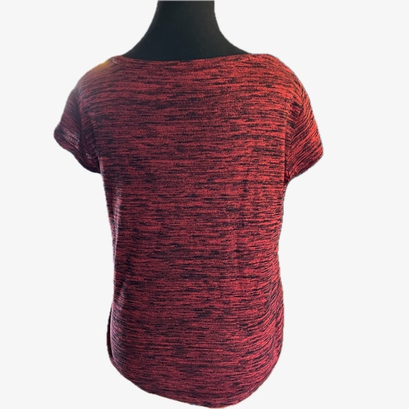 Red shirt - Picture 2 of 4